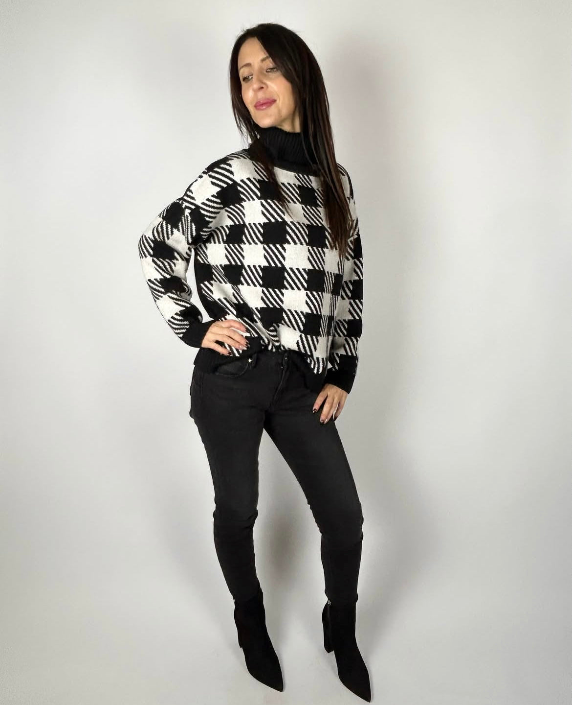 Checkered Sweater - White Wise