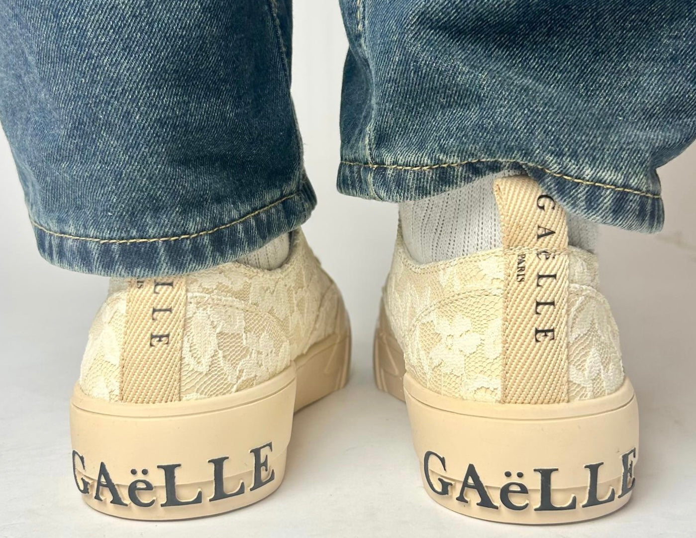 Sneakers In Tela, Sabbia - Gaƫlle Paris