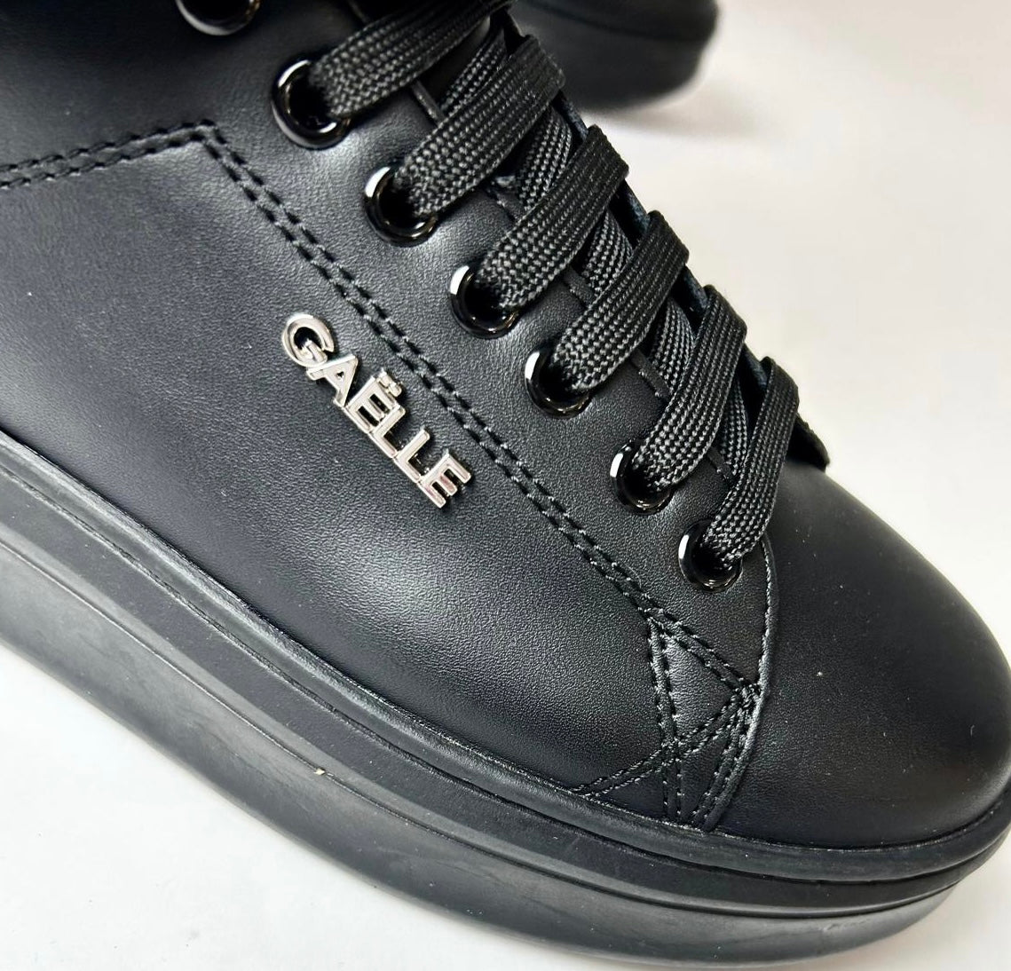 Sneakers All Black - Gaƫlle Paris