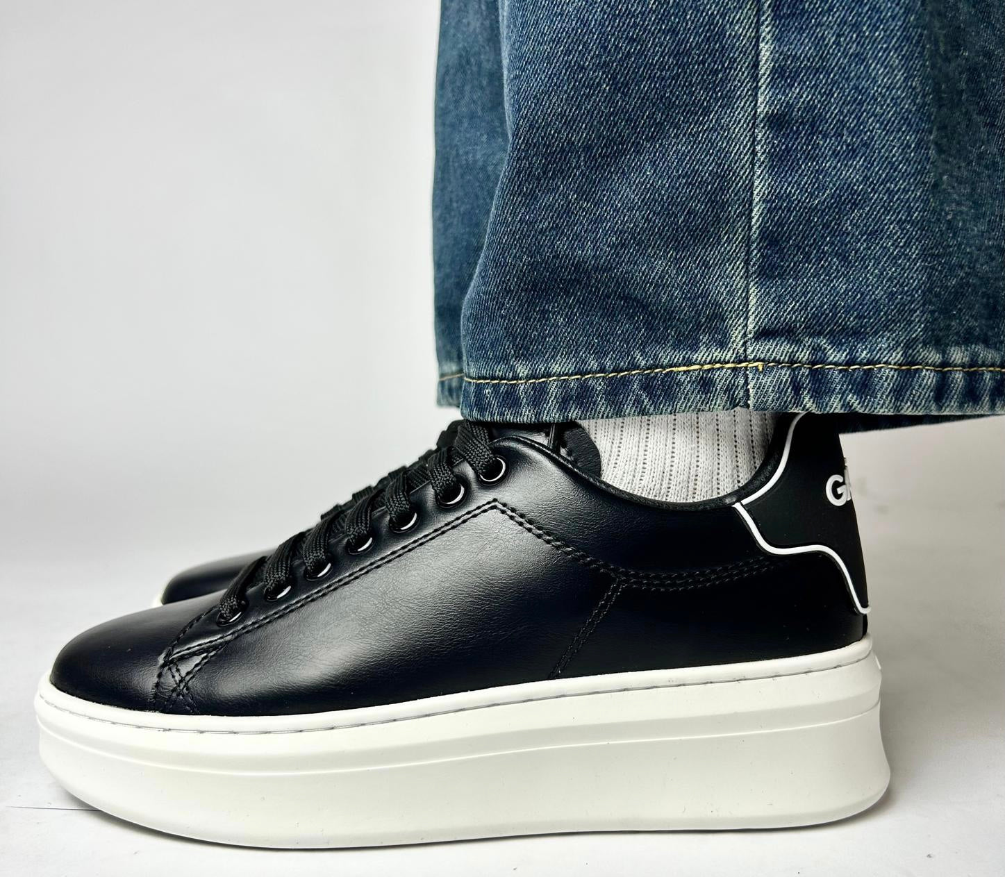 Sneakers Black&White - Gaƫlle Paris