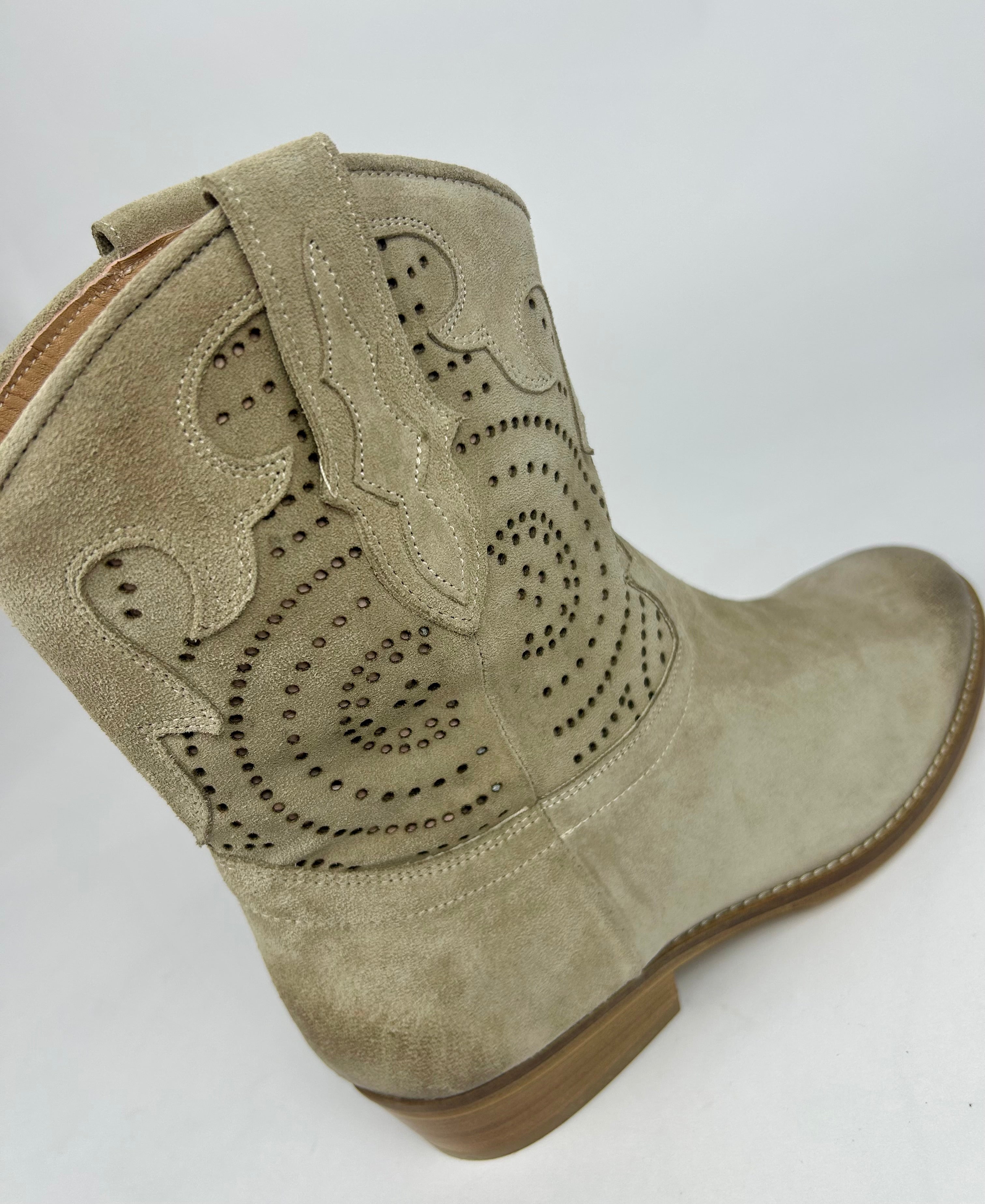 Stivaletto Texano Tondo, Sabbia - Curiositè