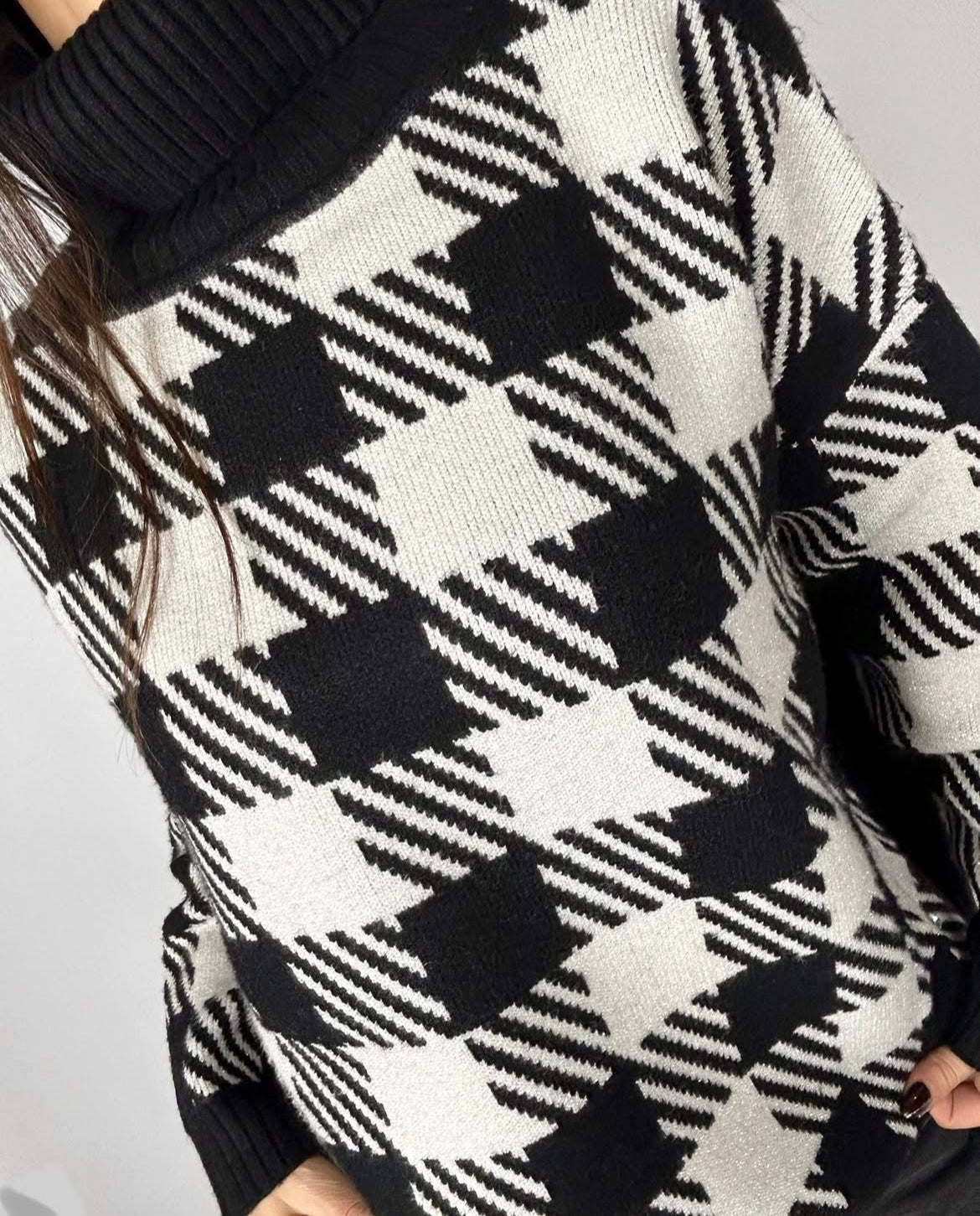 Checkered Sweater - White Wise