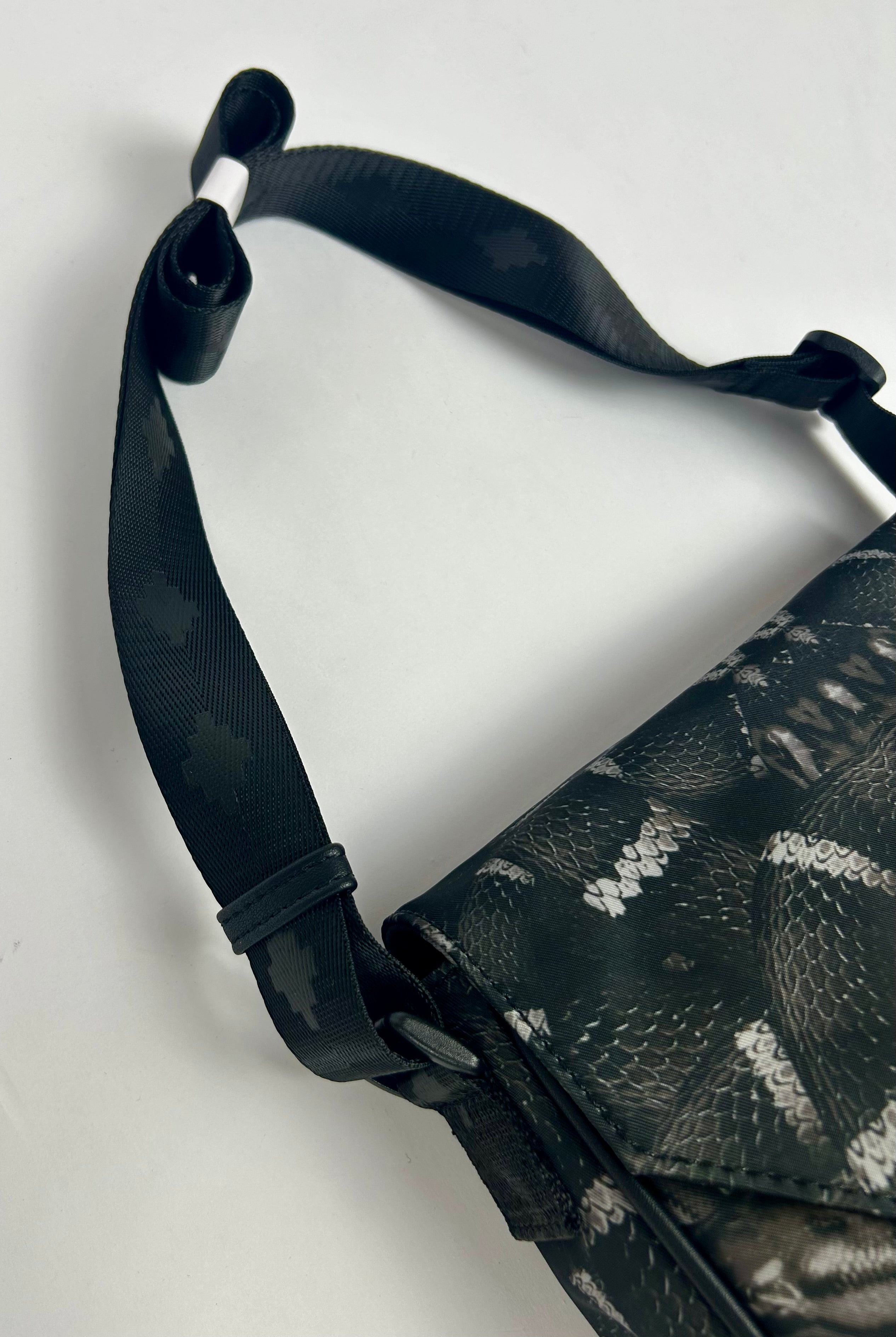 Borsello Snake, Jet Black - County Of Milan