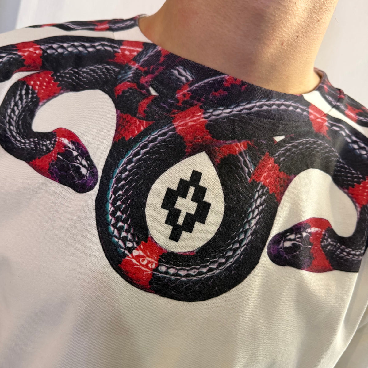 T-shirt Black/Red Snake, Bianco - County Of Milan
