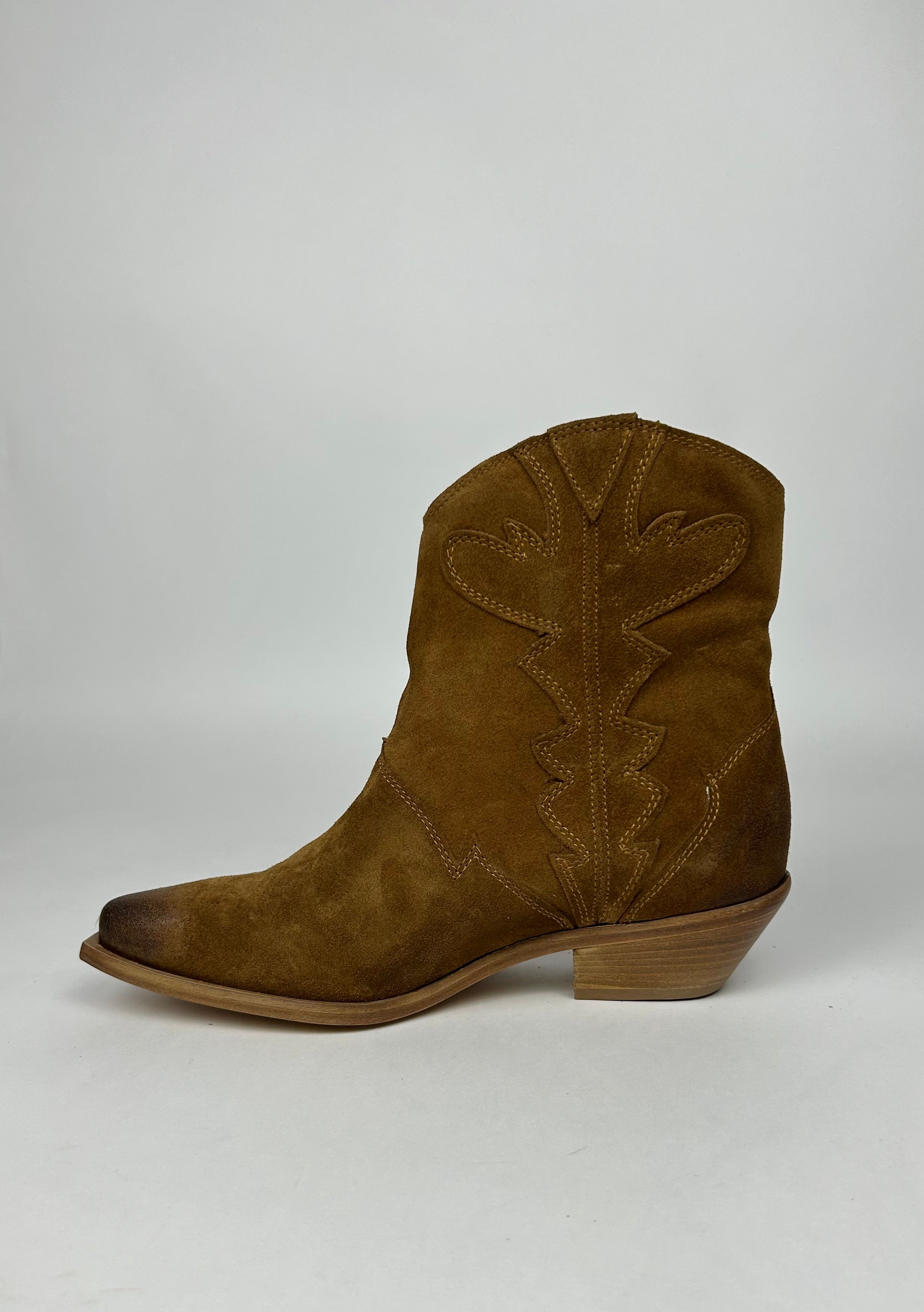 Stivaletto Texano Camoscio, Castano - Curiositè