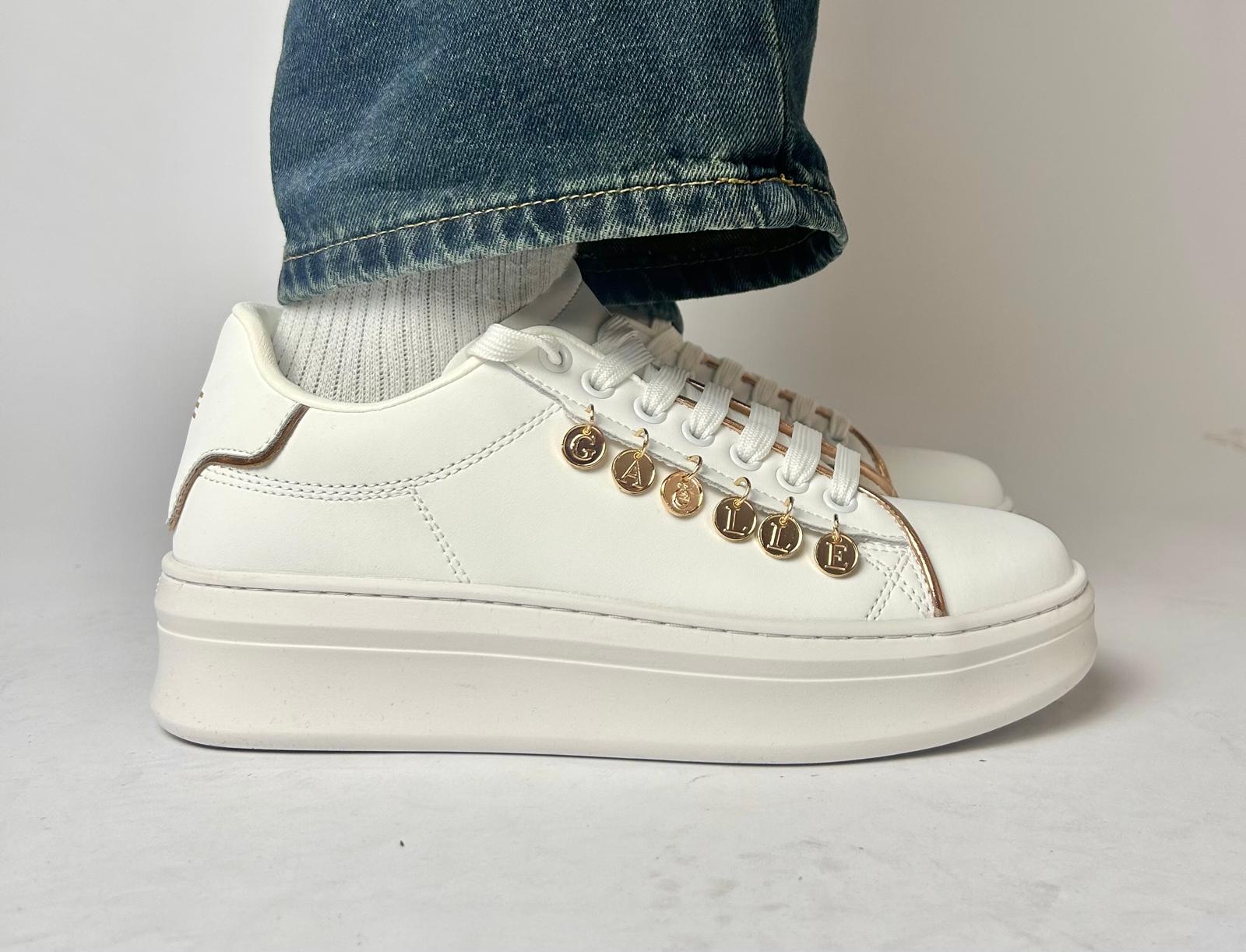Sneakers Gold Charm - Gaëlle Paris