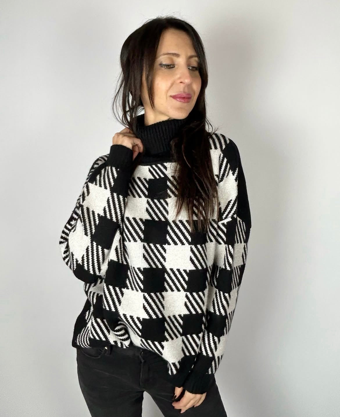 Checkered Sweater - White Wise