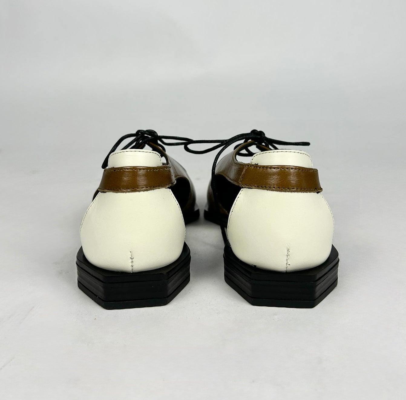 Mocassino aperto in pelle cioccolato e burro - Le Bohemien