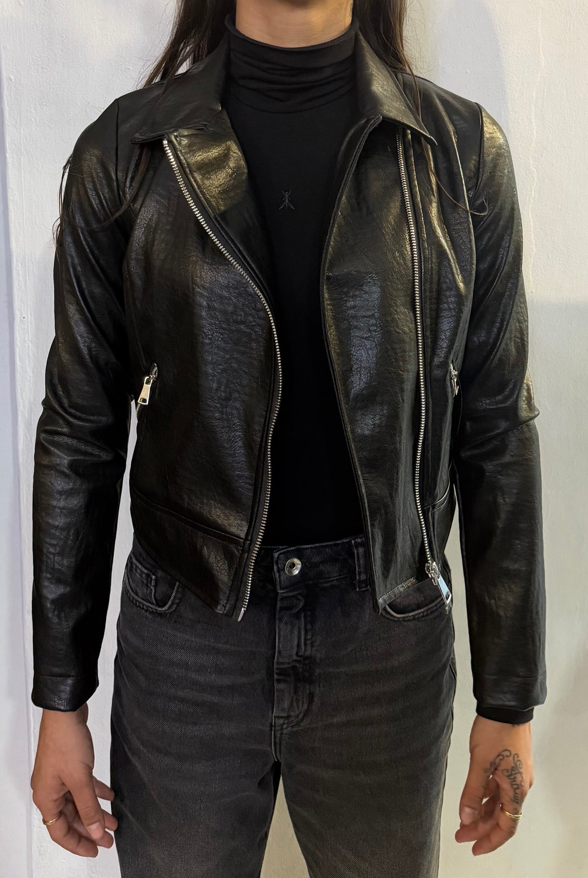 Chiodo Ecopelle Zip Asimmetrica, Nero - Philia Loft