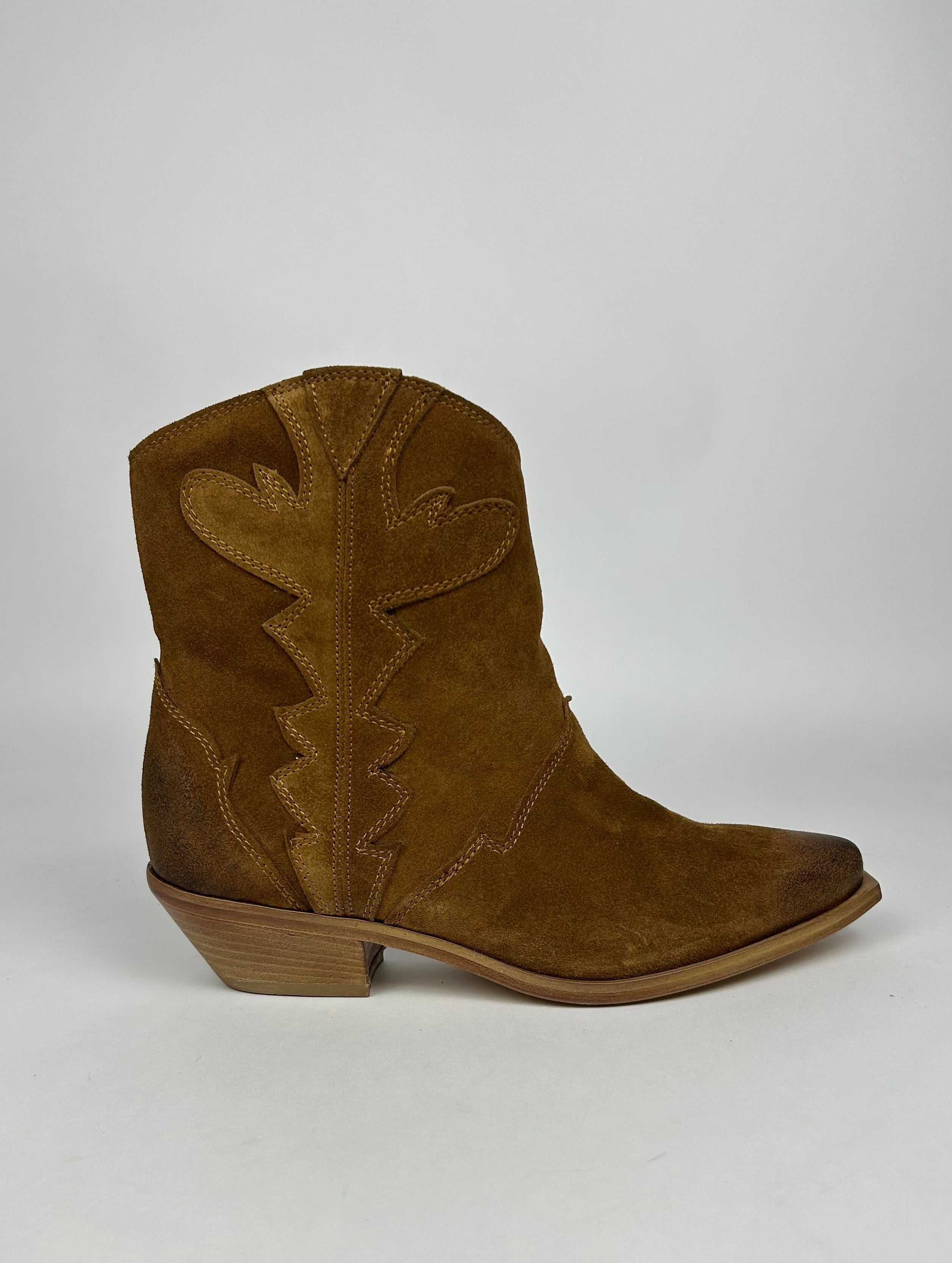 Stivaletto Texano Camoscio, Castano - Curiositè