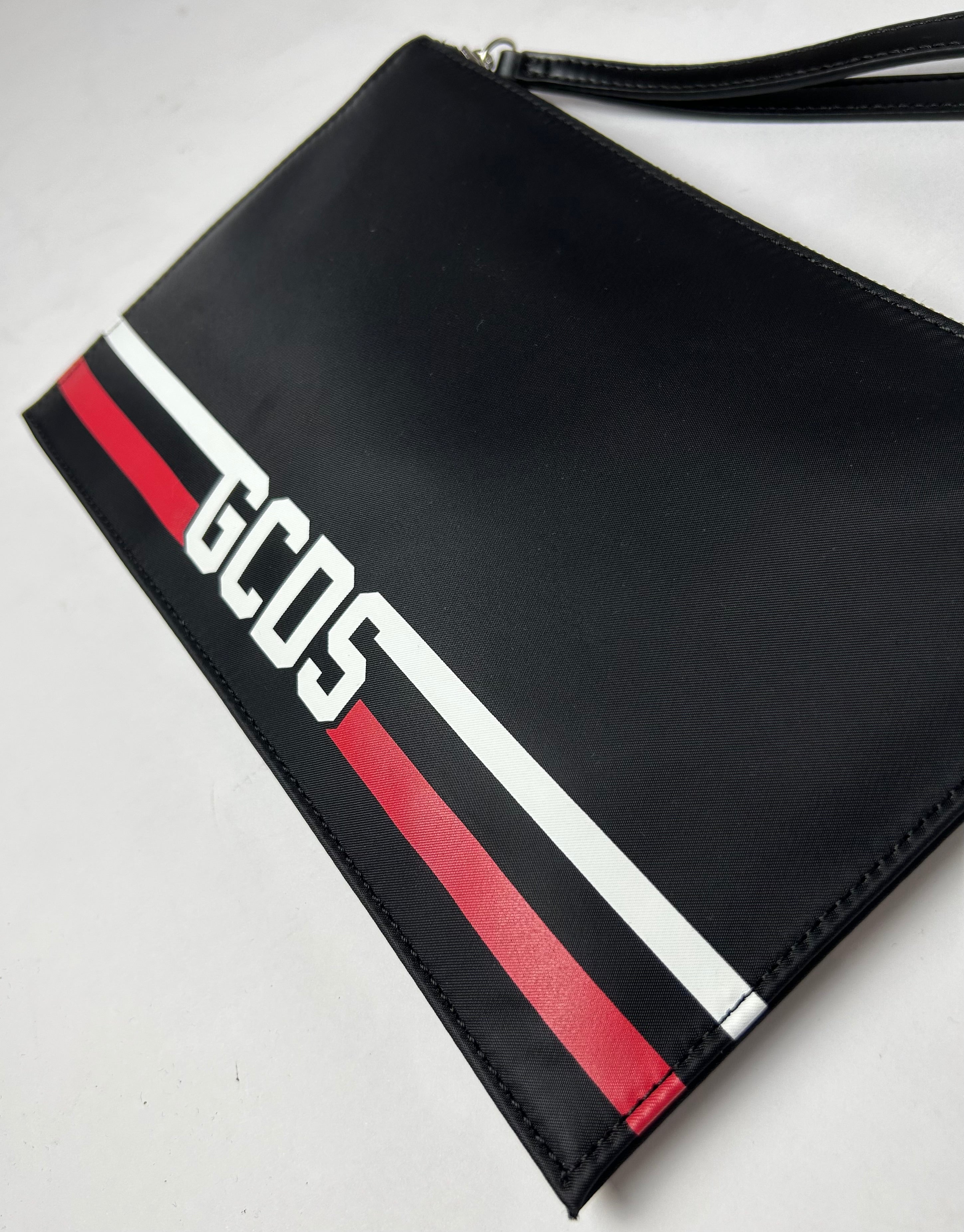 Pochette Essential Logo, Jet Black - GCDS